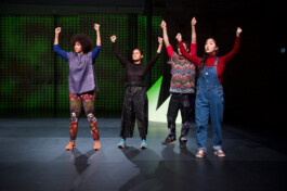 Isabel Gatzke Dramaturgy Dramaturgie